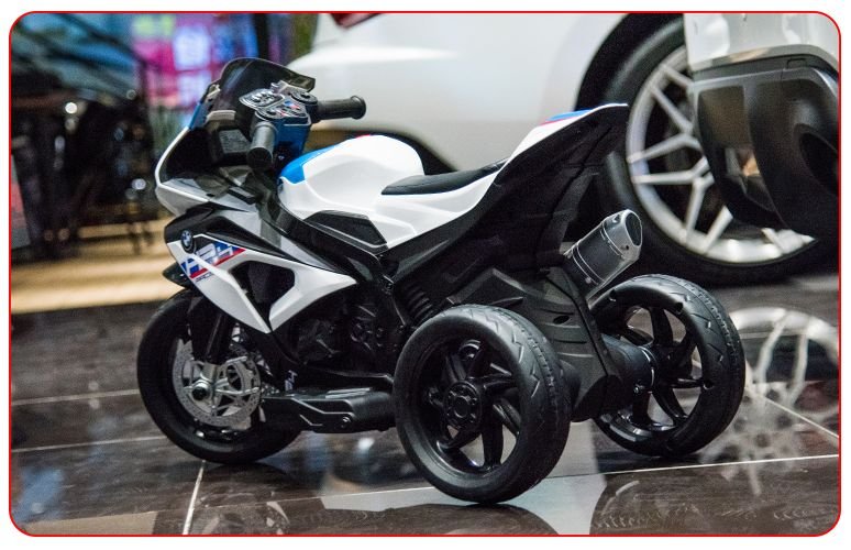 21-white.jpg BMW HP4 motorbike 12V (licensed, 2 motors)